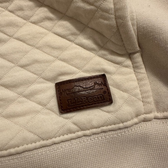 LL Bean Pull Over - Picture 2 of 3